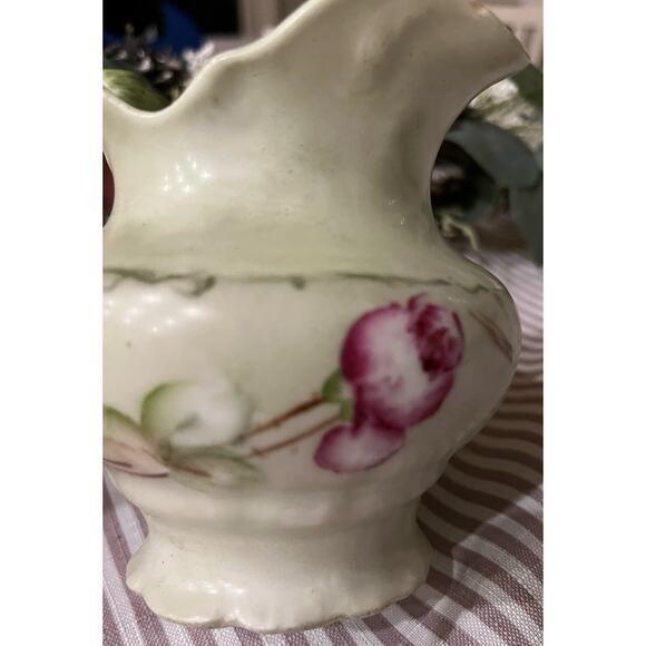 Vintage Bassett Limoges Austria porcelain creamer, pink/green floral pattern - Picture 4 of 6